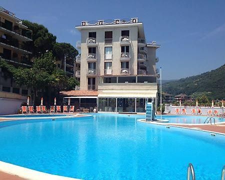 Hotel Paco Pietra Ligure Exterior foto